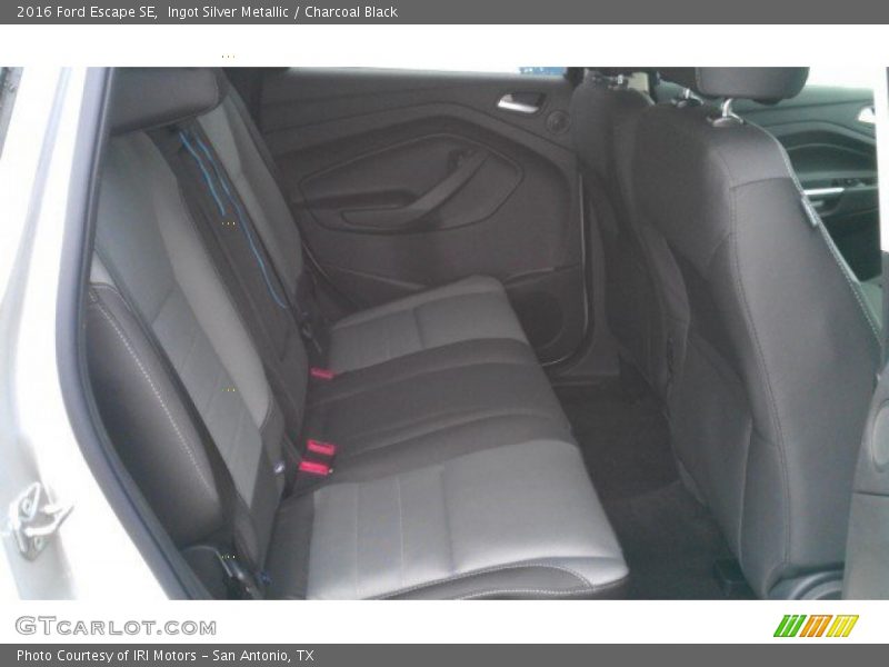 Ingot Silver Metallic / Charcoal Black 2016 Ford Escape SE