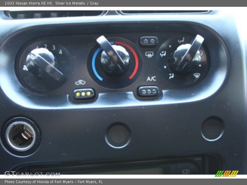 Silver Ice Metallic / Gray 2003 Nissan Xterra XE V6