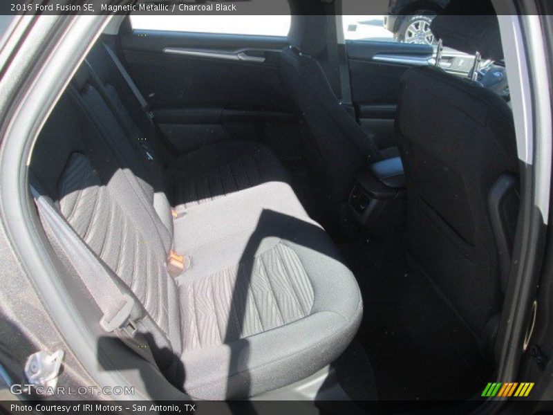 Magnetic Metallic / Charcoal Black 2016 Ford Fusion SE
