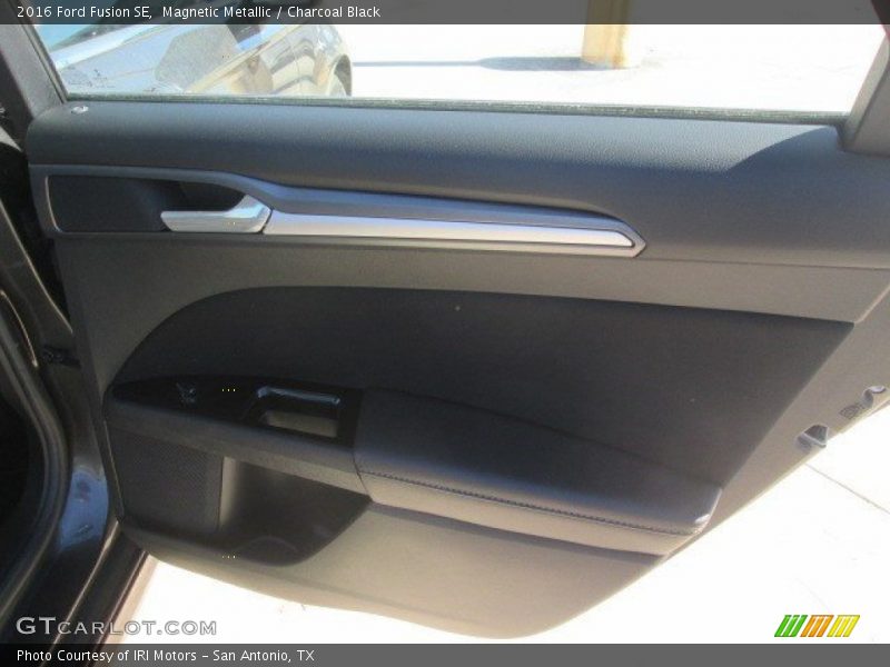 Magnetic Metallic / Charcoal Black 2016 Ford Fusion SE
