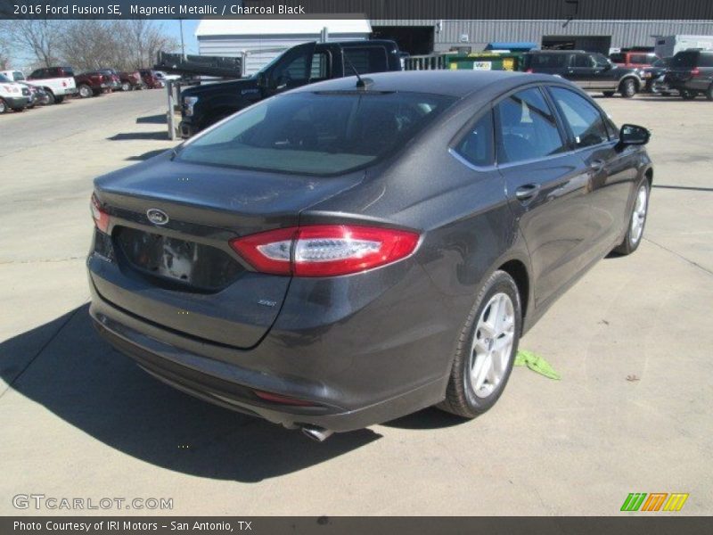 Magnetic Metallic / Charcoal Black 2016 Ford Fusion SE