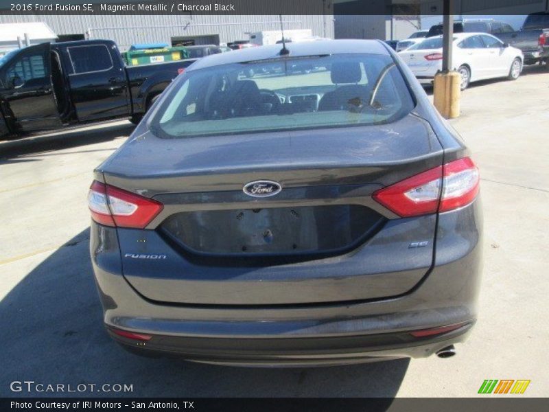 Magnetic Metallic / Charcoal Black 2016 Ford Fusion SE