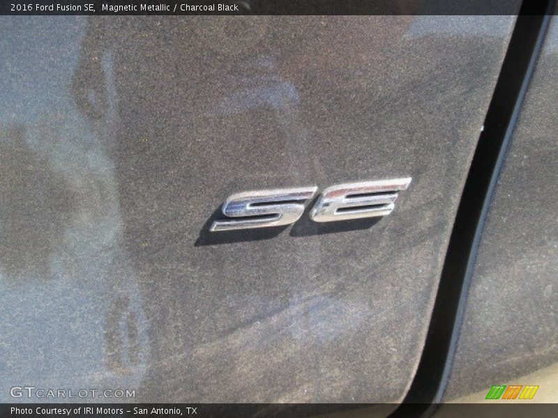 Magnetic Metallic / Charcoal Black 2016 Ford Fusion SE