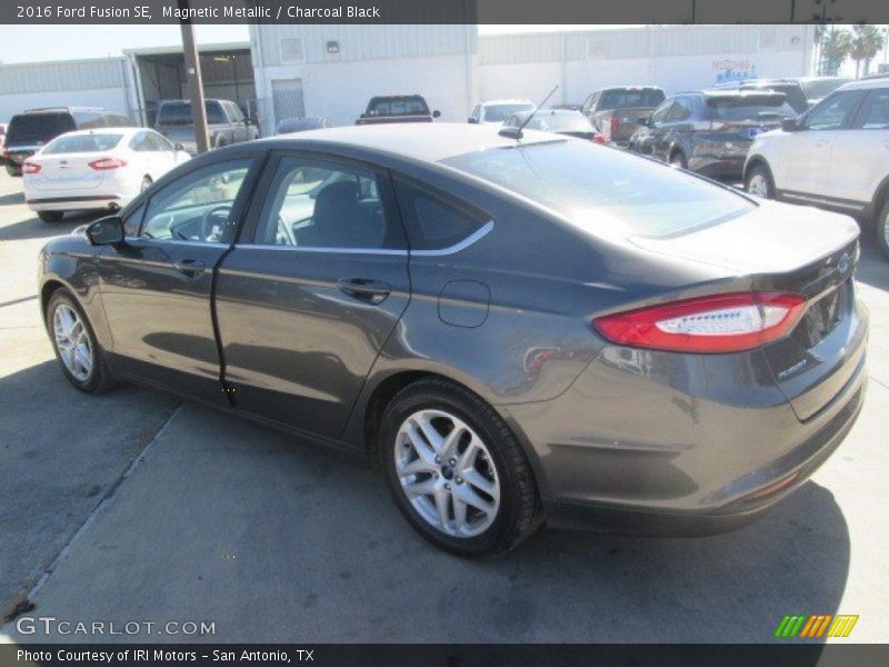 Magnetic Metallic / Charcoal Black 2016 Ford Fusion SE