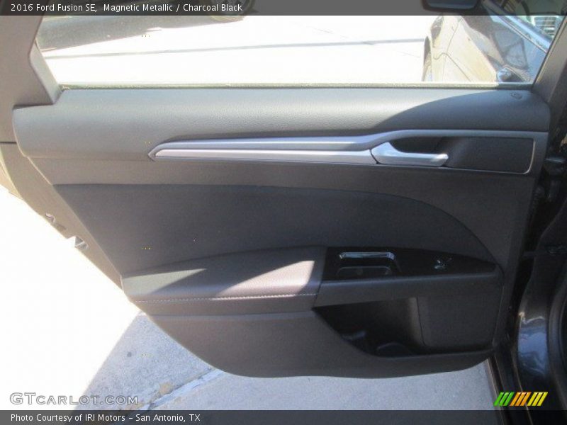 Magnetic Metallic / Charcoal Black 2016 Ford Fusion SE