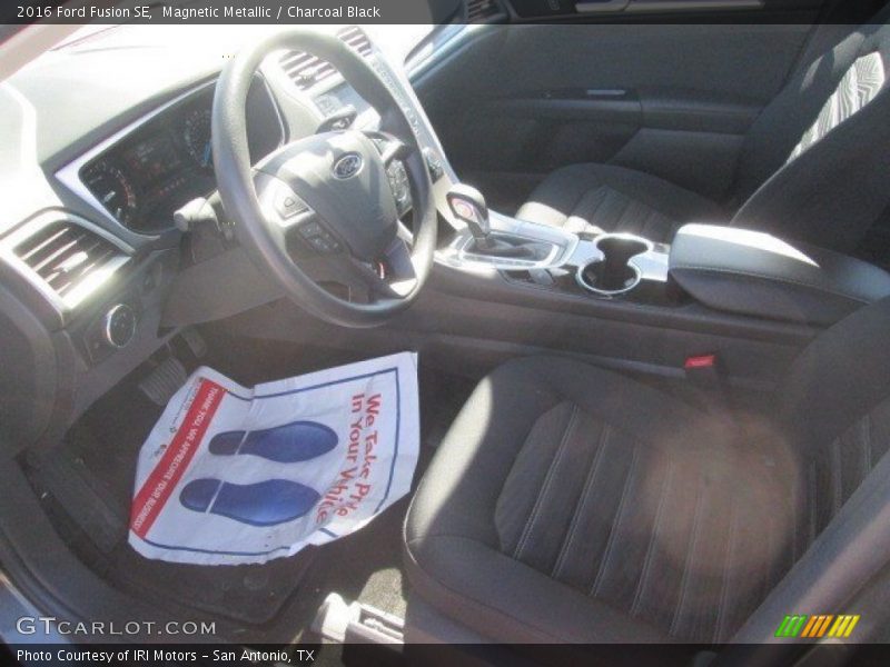 Magnetic Metallic / Charcoal Black 2016 Ford Fusion SE