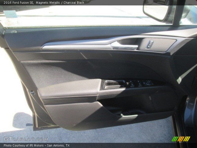 Magnetic Metallic / Charcoal Black 2016 Ford Fusion SE