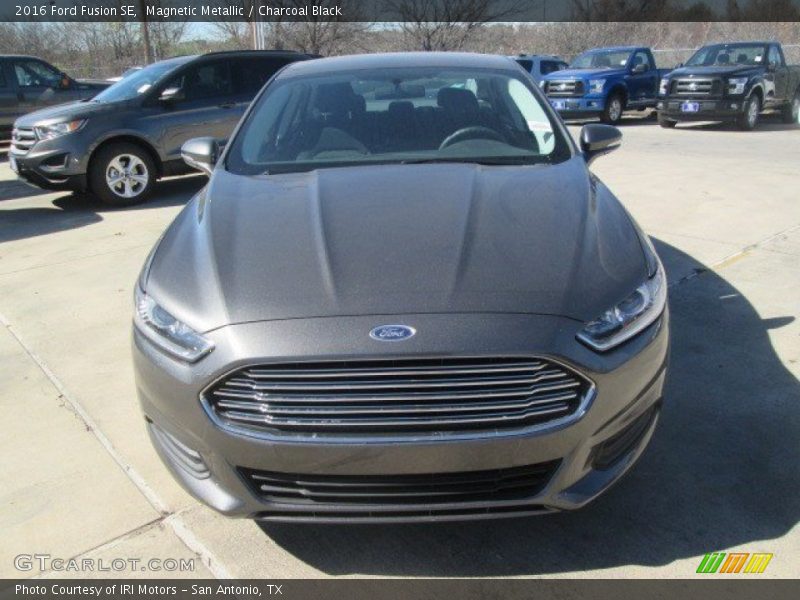 Magnetic Metallic / Charcoal Black 2016 Ford Fusion SE