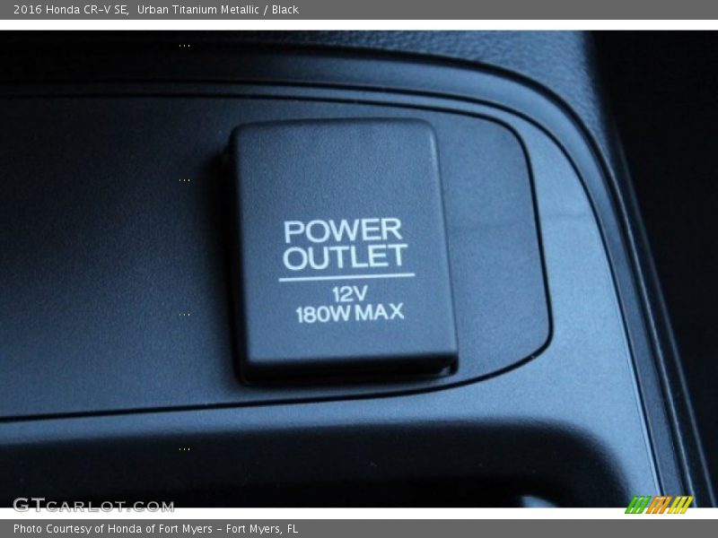 Urban Titanium Metallic / Black 2016 Honda CR-V SE