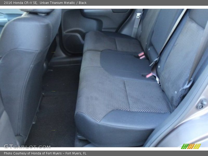 Urban Titanium Metallic / Black 2016 Honda CR-V SE