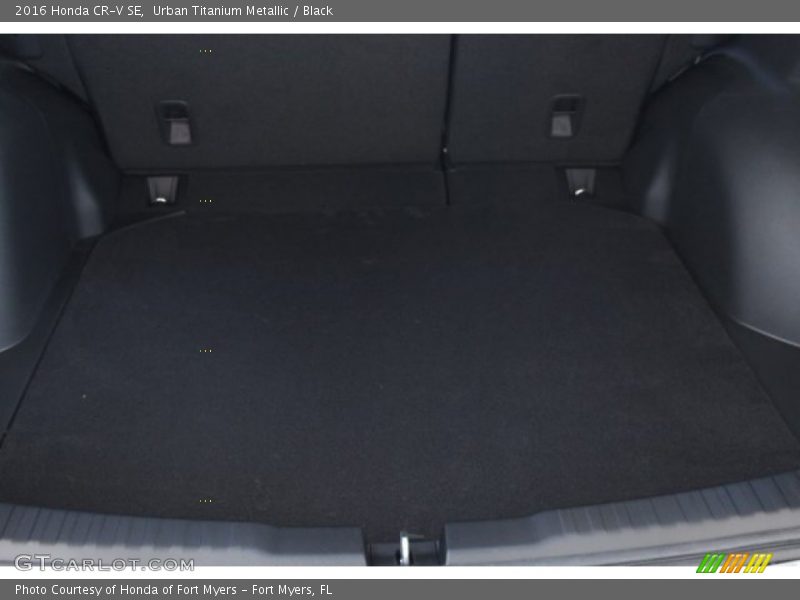 Urban Titanium Metallic / Black 2016 Honda CR-V SE