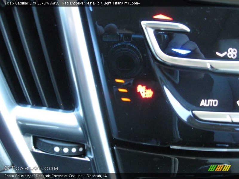Radiant Silver Metallic / Light Titanium/Ebony 2016 Cadillac SRX Luxury AWD