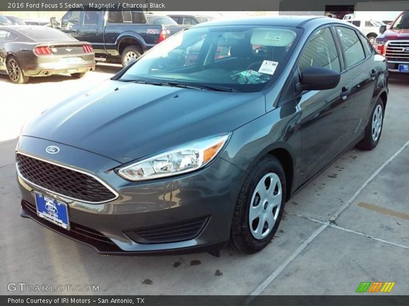 Magnetic / Charcoal Black 2016 Ford Focus S Sedan