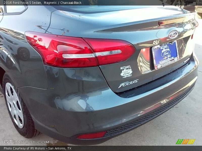 Magnetic / Charcoal Black 2016 Ford Focus S Sedan