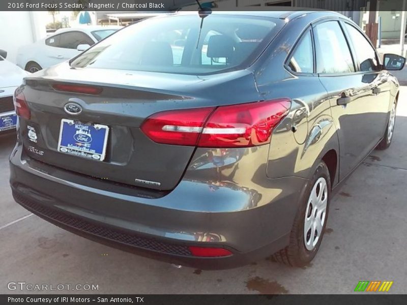 Magnetic / Charcoal Black 2016 Ford Focus S Sedan