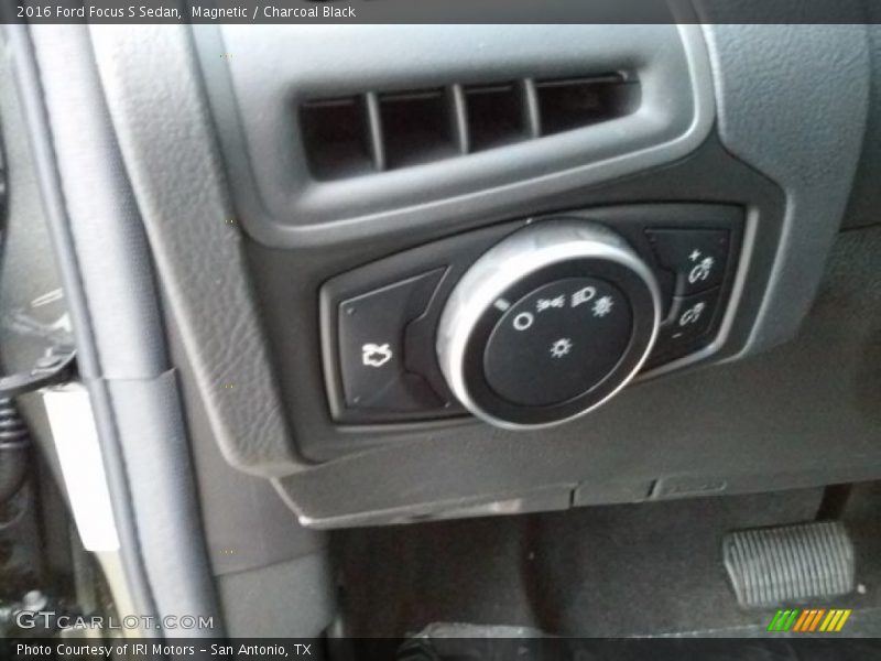 Magnetic / Charcoal Black 2016 Ford Focus S Sedan