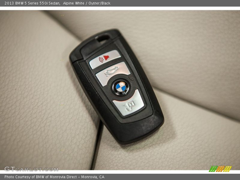 Alpine White / Oyster/Black 2013 BMW 5 Series 550i Sedan
