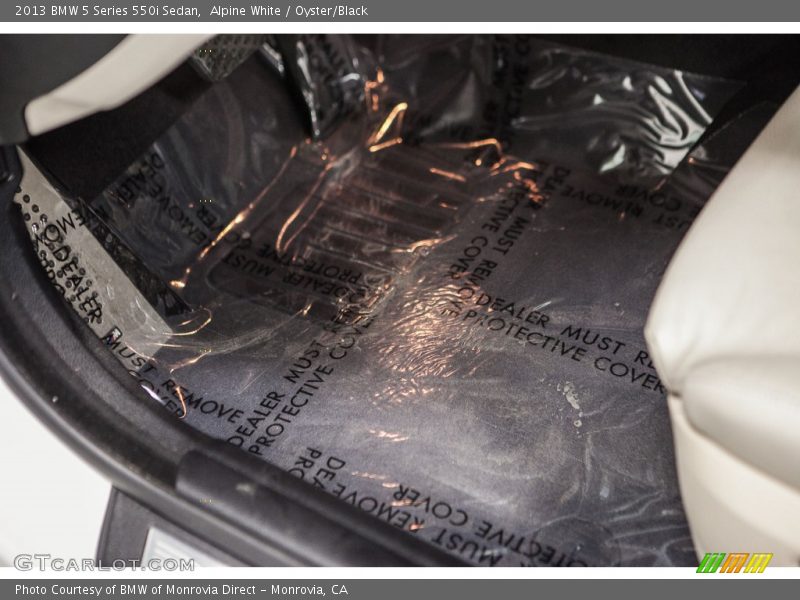 Alpine White / Oyster/Black 2013 BMW 5 Series 550i Sedan