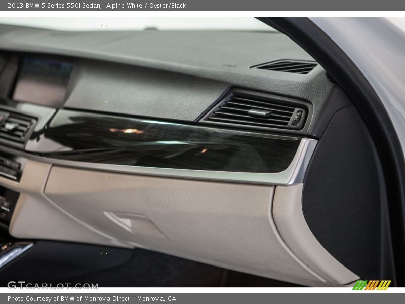 Alpine White / Oyster/Black 2013 BMW 5 Series 550i Sedan