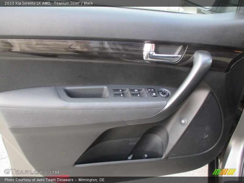 Titanium Silver / Black 2013 Kia Sorento LX AWD
