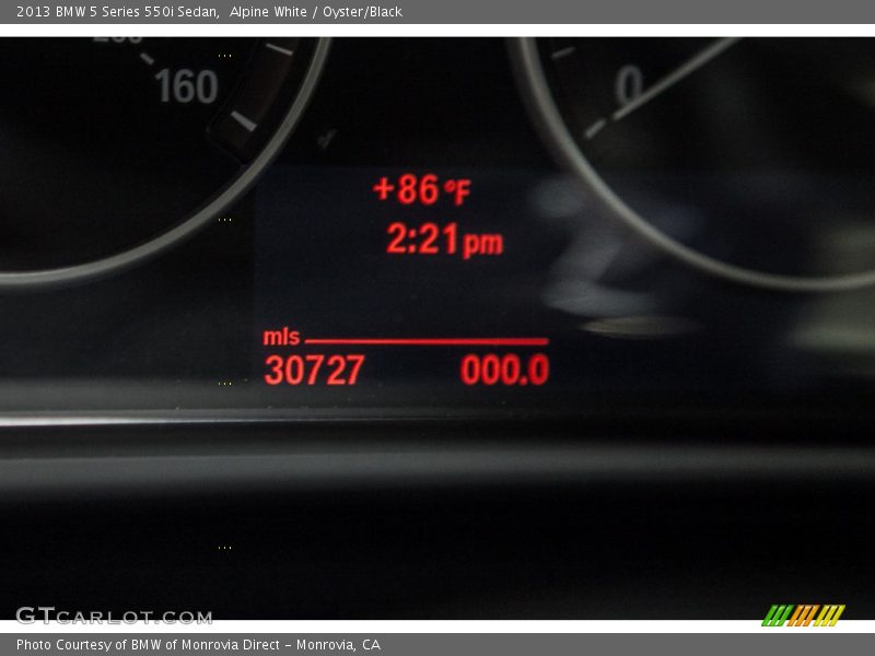 Alpine White / Oyster/Black 2013 BMW 5 Series 550i Sedan