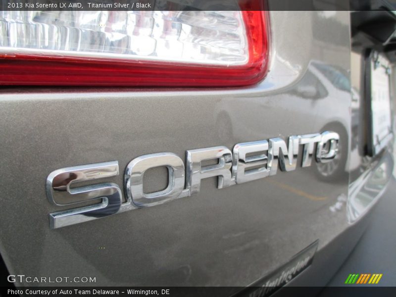 Titanium Silver / Black 2013 Kia Sorento LX AWD