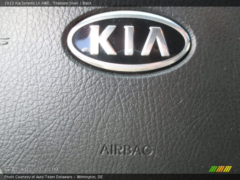 Titanium Silver / Black 2013 Kia Sorento LX AWD