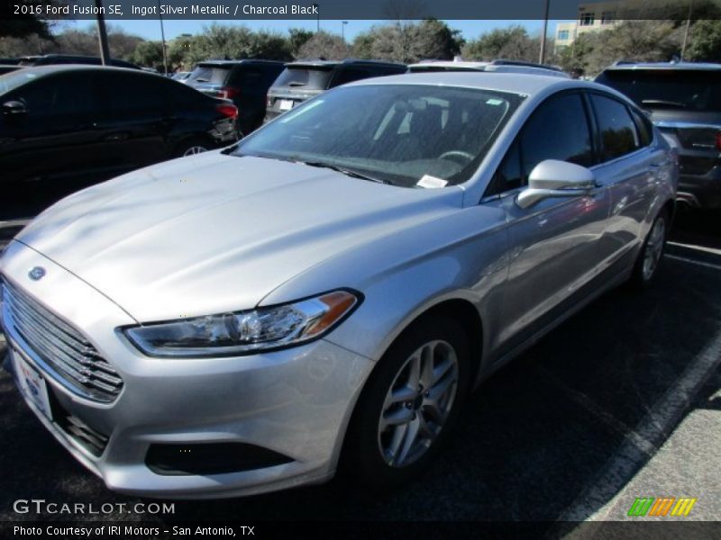 Ingot Silver Metallic / Charcoal Black 2016 Ford Fusion SE