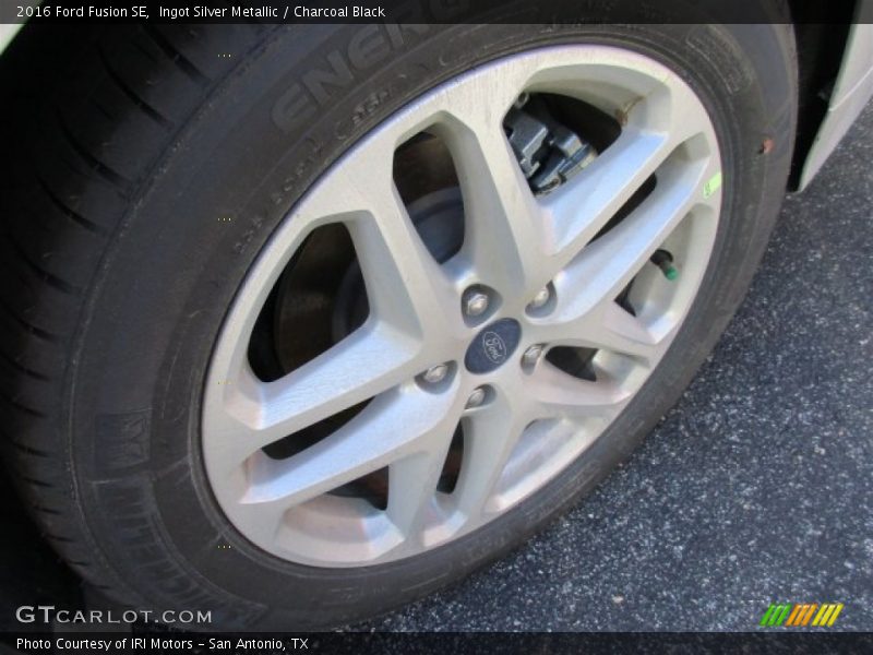 Ingot Silver Metallic / Charcoal Black 2016 Ford Fusion SE