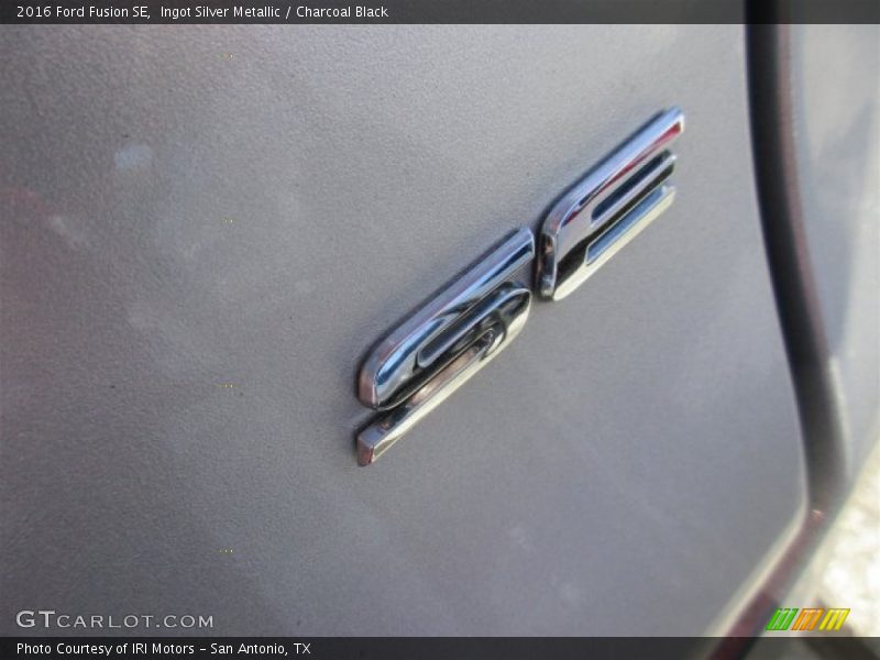 Ingot Silver Metallic / Charcoal Black 2016 Ford Fusion SE