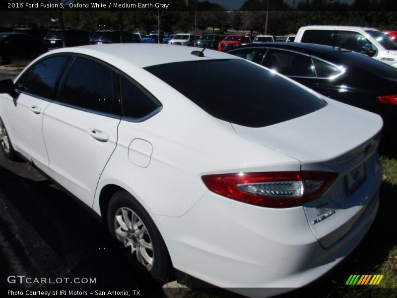Oxford White / Medium Earth Gray 2016 Ford Fusion S