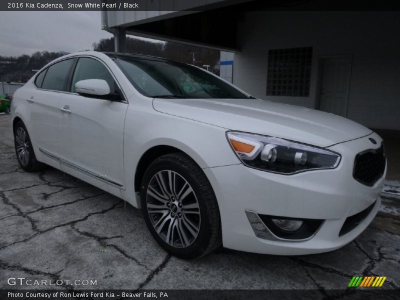 Front 3/4 View of 2016 Cadenza 