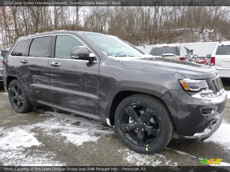 Front 3/4 View of 2016 Grand Cherokee Overland