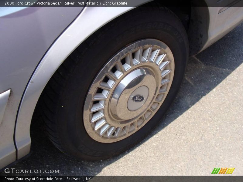 Silver Frost Metallic / Light Graphite 2000 Ford Crown Victoria Sedan