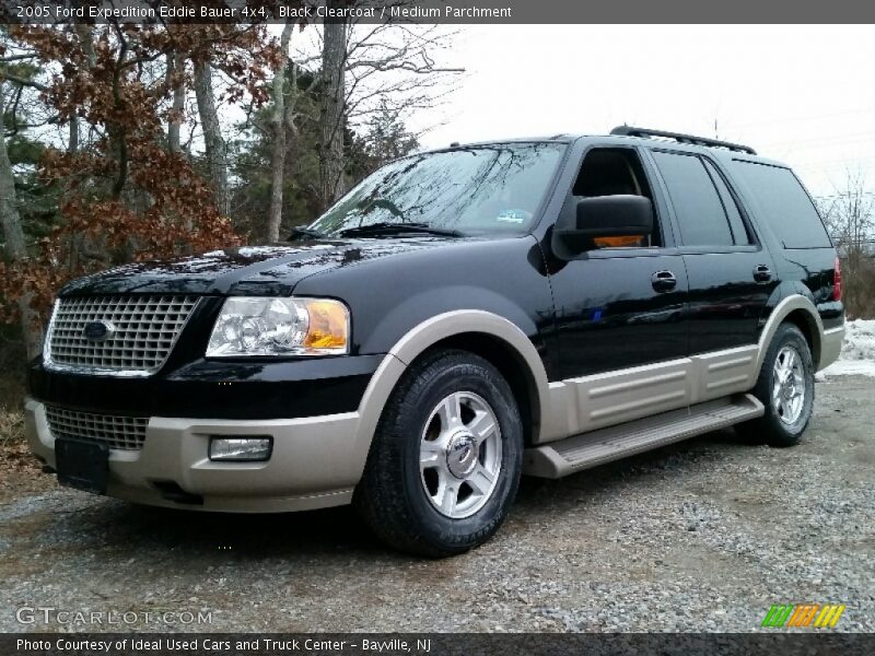 Front 3/4 View of 2005 Expedition Eddie Bauer 4x4