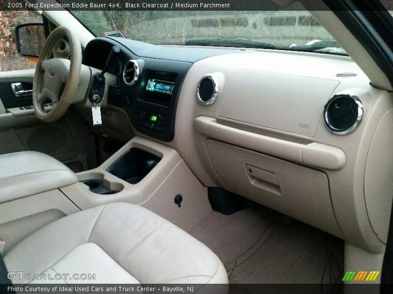 Black Clearcoat / Medium Parchment 2005 Ford Expedition Eddie Bauer 4x4