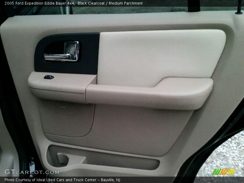 Black Clearcoat / Medium Parchment 2005 Ford Expedition Eddie Bauer 4x4