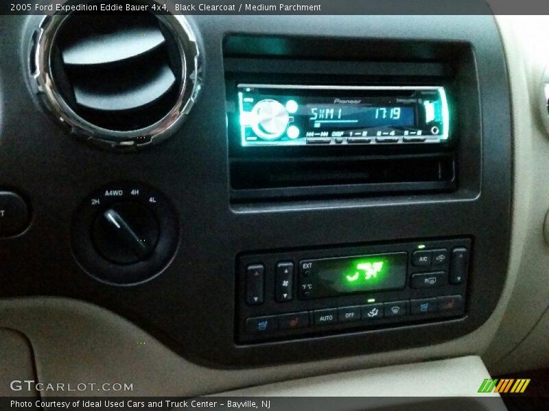 Black Clearcoat / Medium Parchment 2005 Ford Expedition Eddie Bauer 4x4