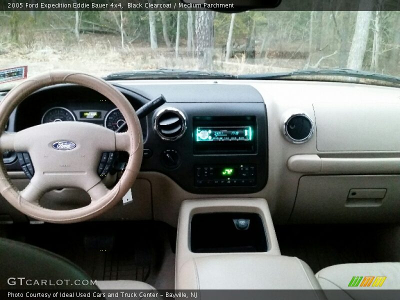 Black Clearcoat / Medium Parchment 2005 Ford Expedition Eddie Bauer 4x4