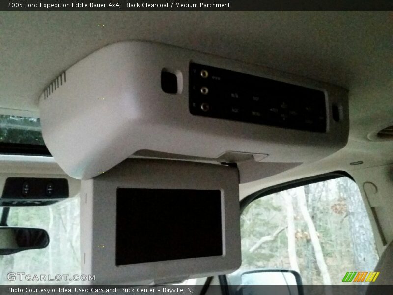 Black Clearcoat / Medium Parchment 2005 Ford Expedition Eddie Bauer 4x4