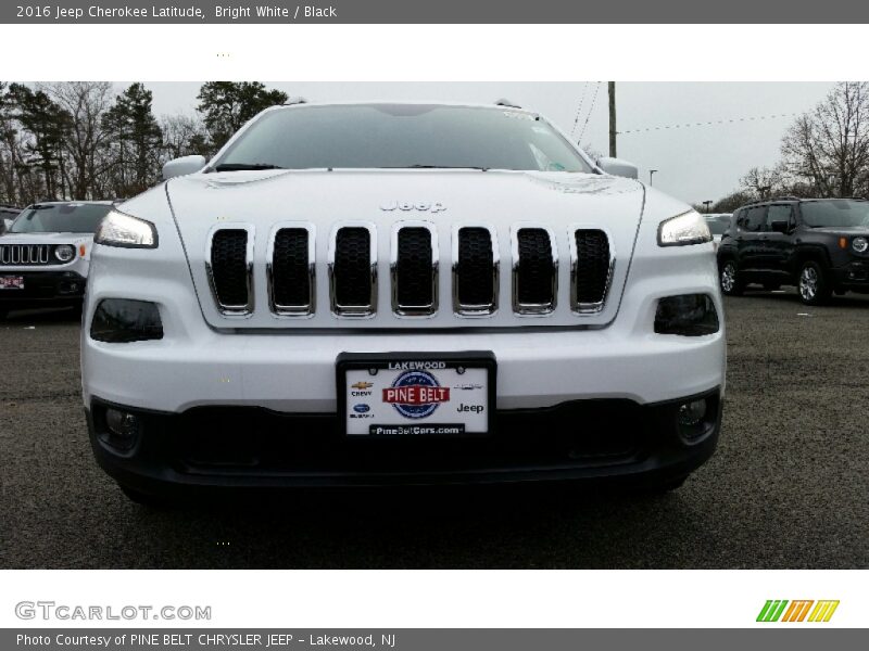 Bright White / Black 2016 Jeep Cherokee Latitude