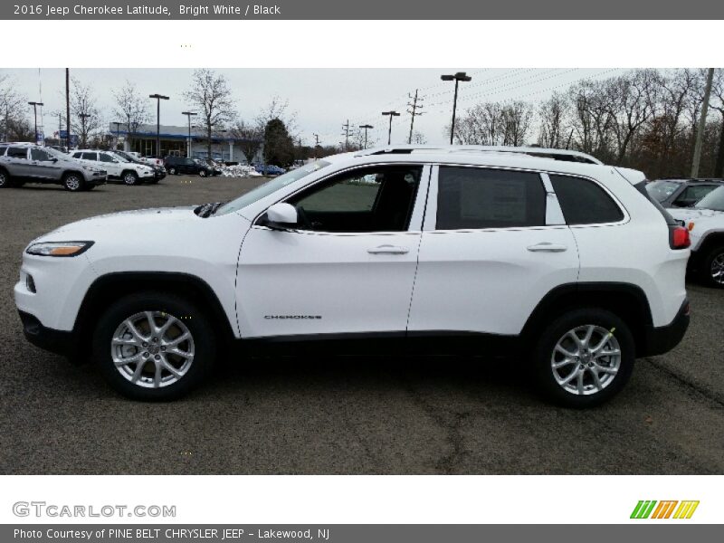Bright White / Black 2016 Jeep Cherokee Latitude