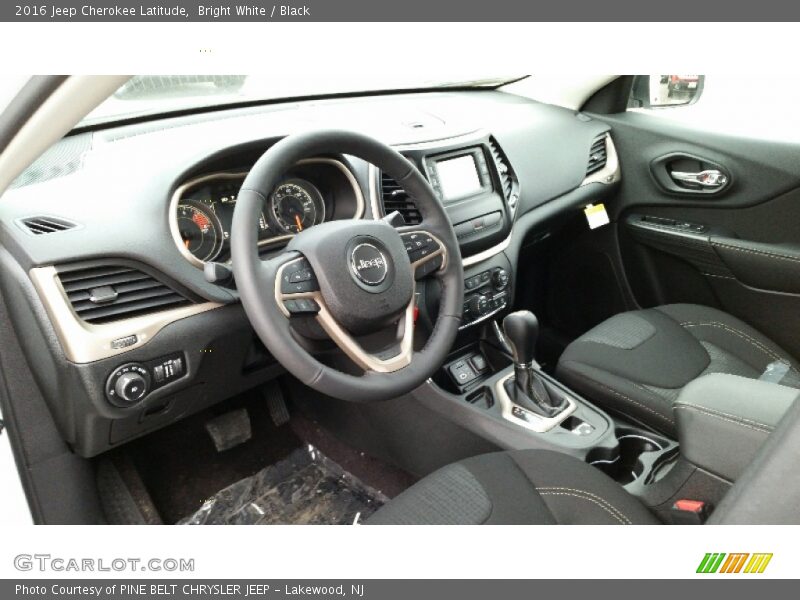 Bright White / Black 2016 Jeep Cherokee Latitude