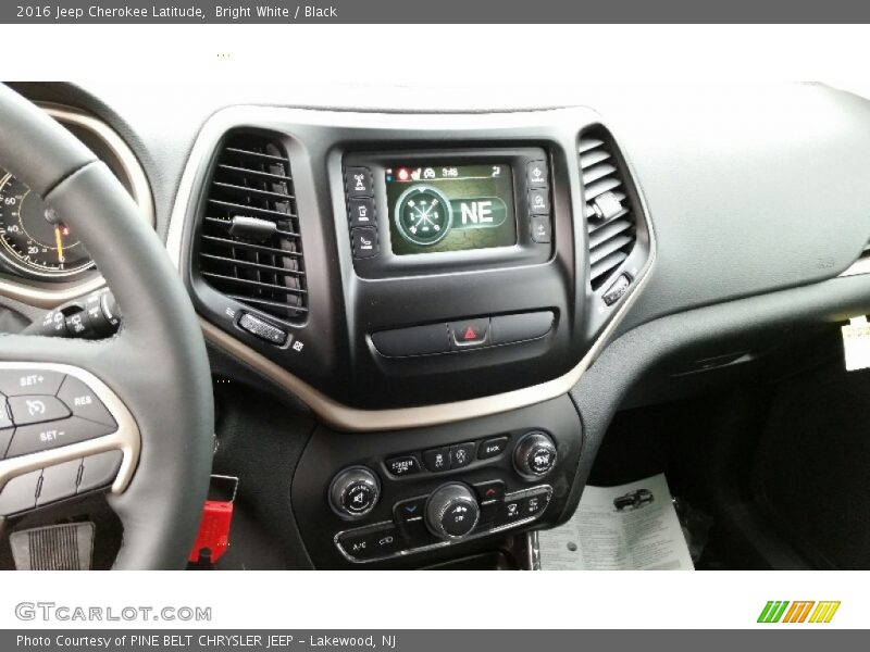 Bright White / Black 2016 Jeep Cherokee Latitude