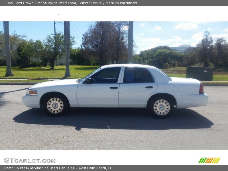 Vibrant White / Medium Parchment 2005 Ford Crown Victoria Police Interceptor