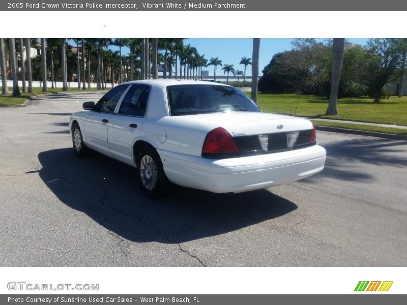 Vibrant White / Medium Parchment 2005 Ford Crown Victoria Police Interceptor