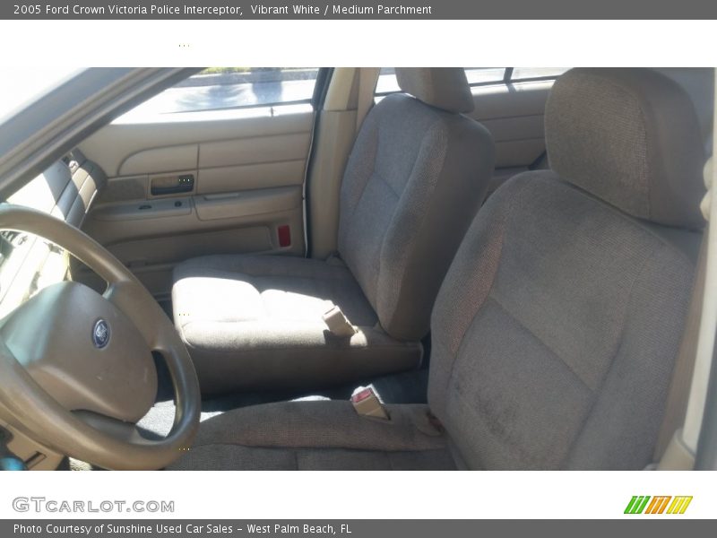 Vibrant White / Medium Parchment 2005 Ford Crown Victoria Police Interceptor