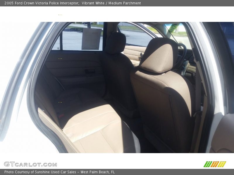 Vibrant White / Medium Parchment 2005 Ford Crown Victoria Police Interceptor