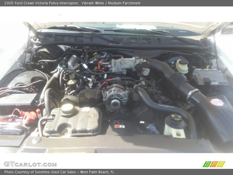 Vibrant White / Medium Parchment 2005 Ford Crown Victoria Police Interceptor