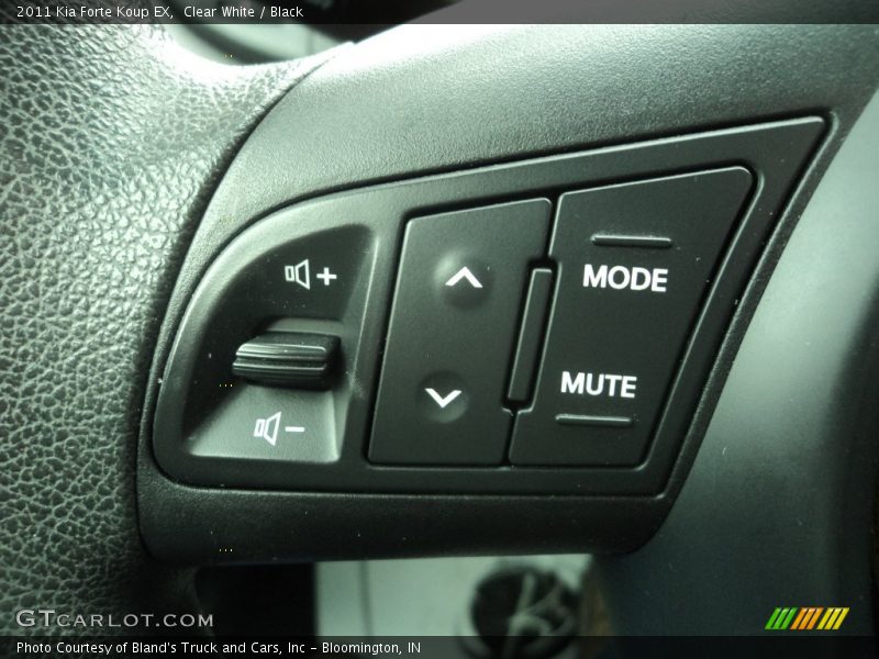 Clear White / Black 2011 Kia Forte Koup EX